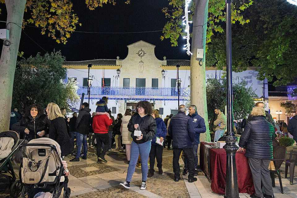 Una multitudinaria tarde de ilusión marca el Encendido Navideño en Argamasilla de Alba 1 encendidonavidenoargamasilla