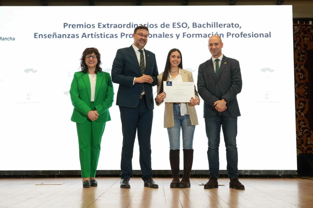 entrega de los premios extraordinarios de eso bachillerato enseanzas artsticas profesionales y formacin profesional 54960831137 o