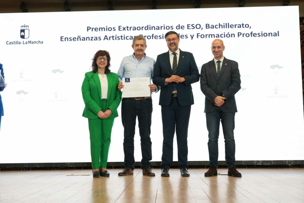 entrega de los premios extraordinarios de eso bachillerato enseanzas artsticas profesionales y formacin profesional 54960831177 o