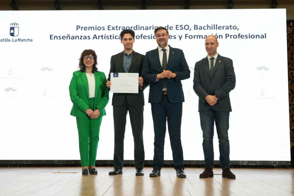 entrega de los premios extraordinarios de eso bachillerato enseanzas artsticas profesionales y formacin profesional 54960831422 o