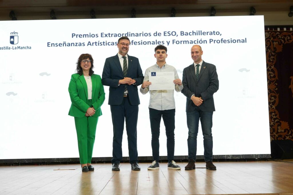 entrega de los premios extraordinarios de eso bachillerato enseanzas artsticas profesionales y formacin profesional 54960831462 o