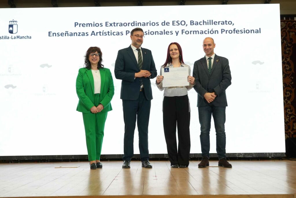 entrega de los premios extraordinarios de eso bachillerato enseanzas artsticas profesionales y formacin profesional 54960831532 o