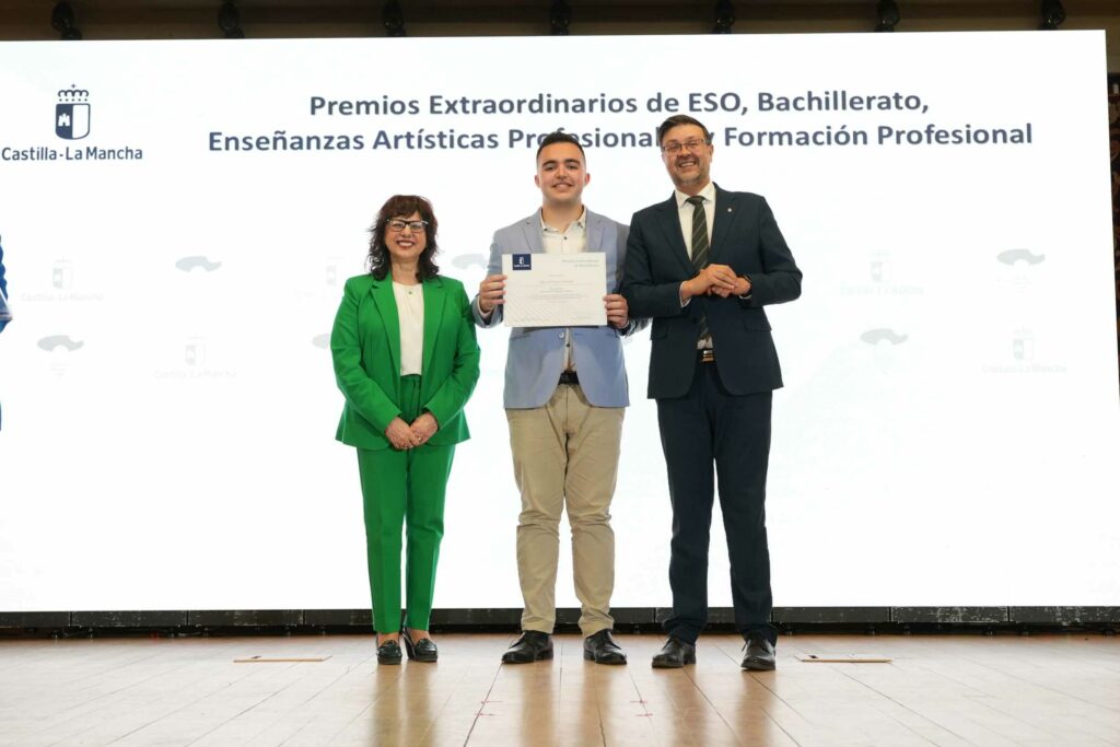 entrega de los premios extraordinarios de eso bachillerato enseanzas artsticas profesionales y formacin profesional 54960831577 o