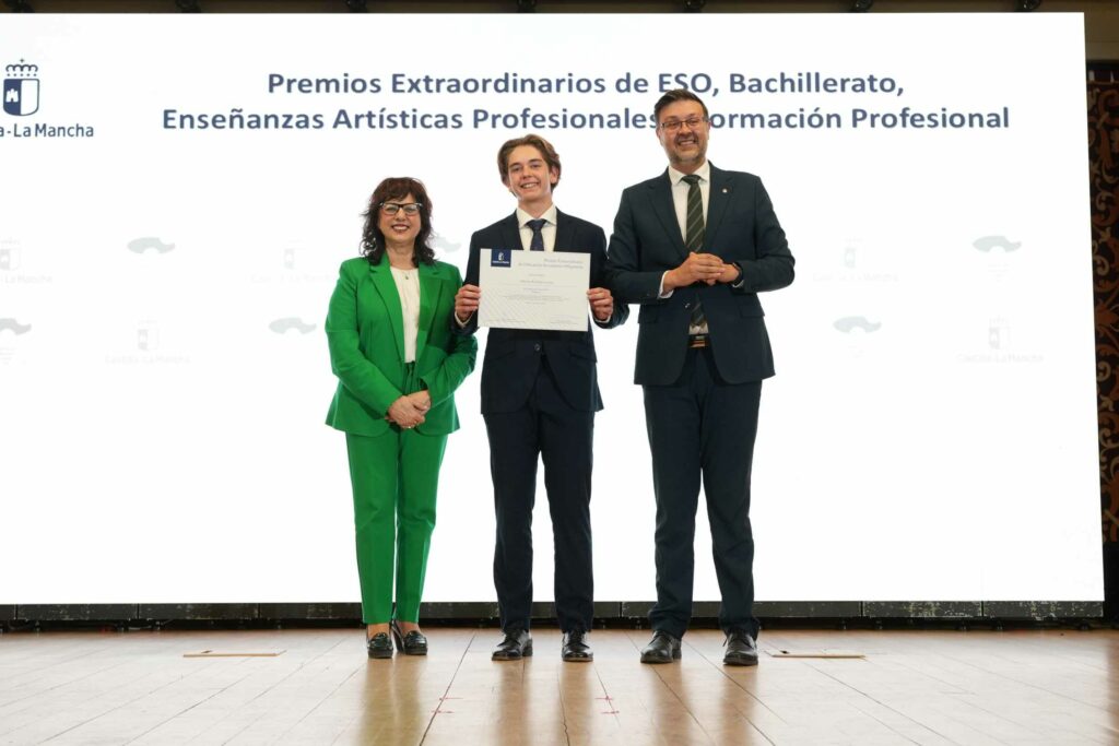 entrega de los premios extraordinarios de eso bachillerato enseanzas artsticas profesionales y formacin profesional 54960831602 o