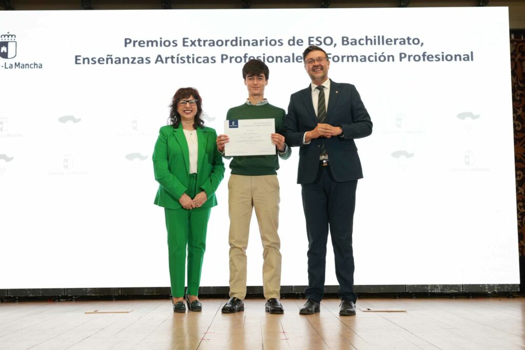 entrega de los premios extraordinarios de eso bachillerato enseanzas artsticas profesionales y formacin profesional 54960831617 o