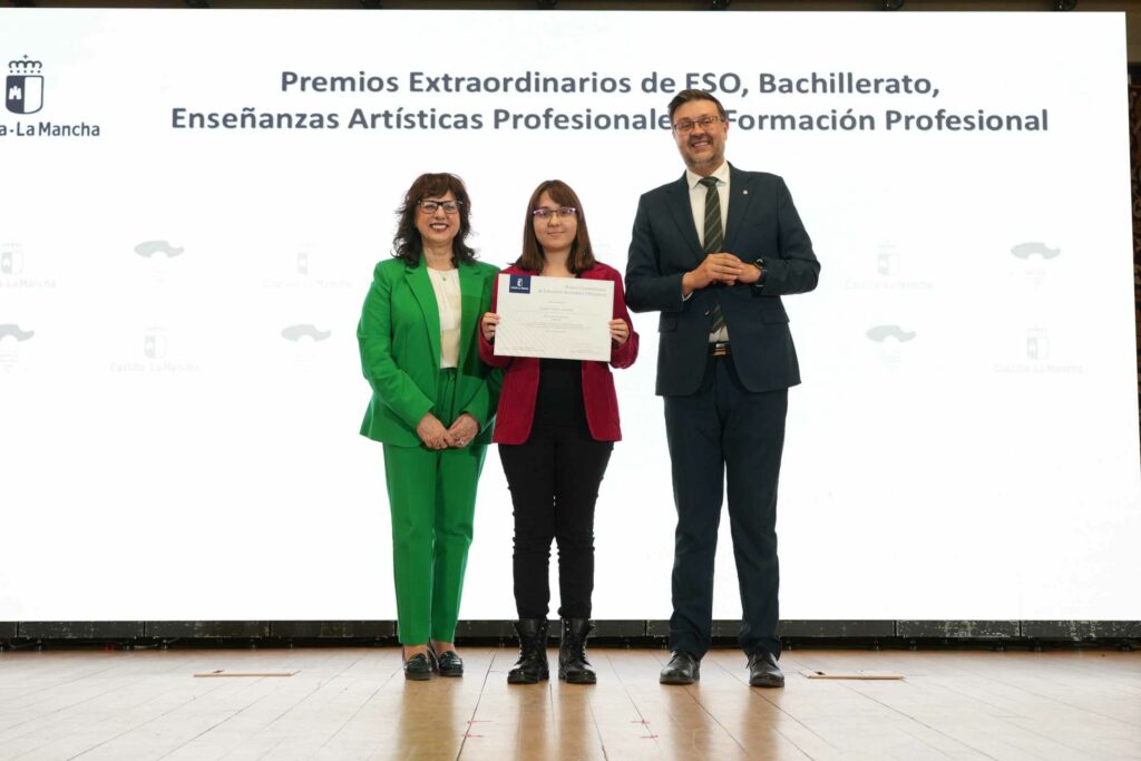entrega de los premios extraordinarios de eso bachillerato enseanzas artsticas profesionales y formacin profesional 54960831652 o