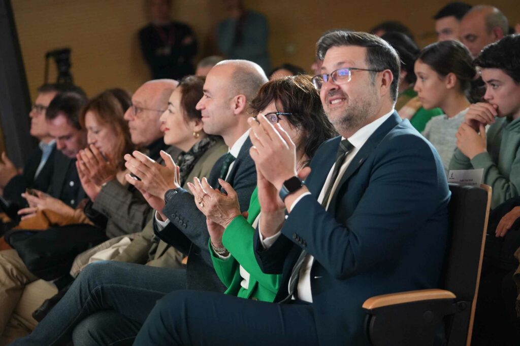 entrega de los premios extraordinarios de eso bachillerato enseanzas artsticas profesionales y formacin profesional 54960831687 o