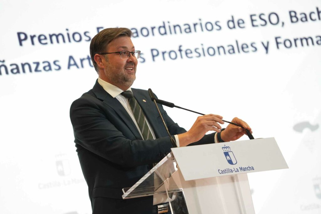 entrega de los premios extraordinarios de eso bachillerato enseanzas artsticas profesionales y formacin profesional 54961718841 o