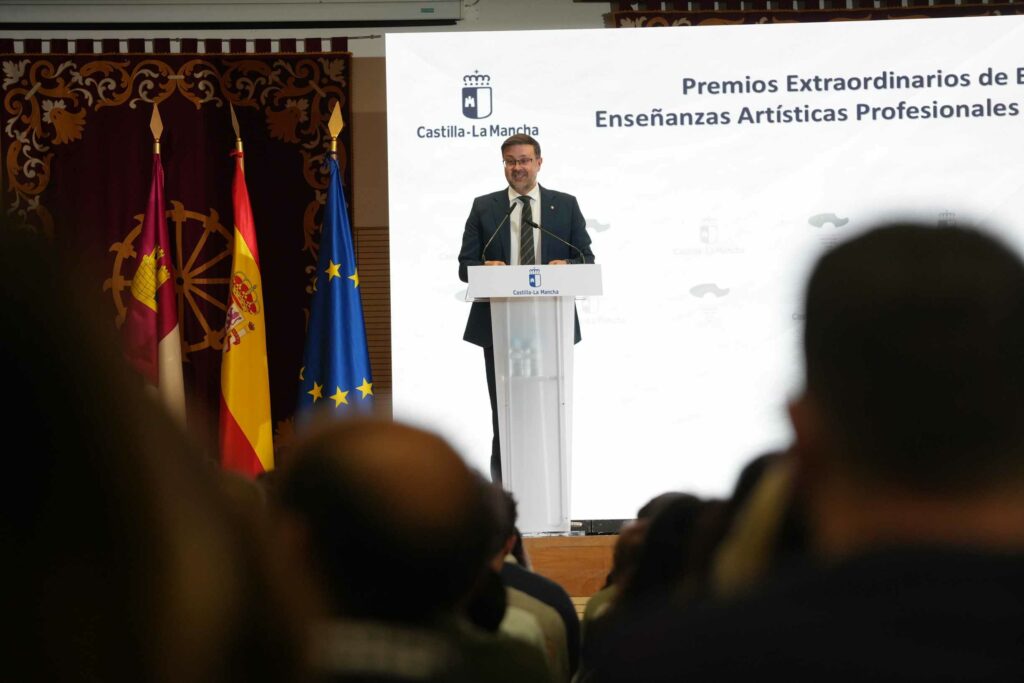 entrega de los premios extraordinarios de eso bachillerato enseanzas artsticas profesionales y formacin profesional 54961719031 o