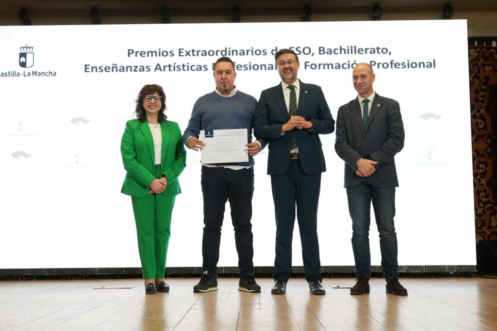 entrega de los premios extraordinarios de eso bachillerato enseanzas artsticas profesionales y formacin profesional 54961719156 o