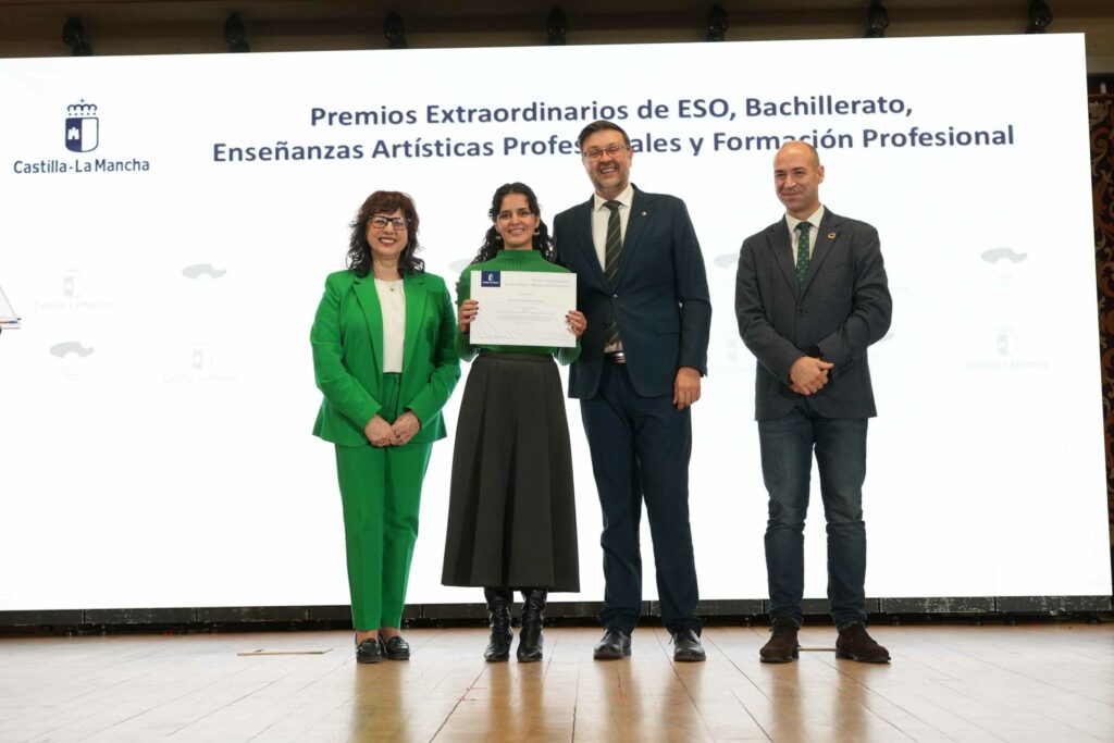 entrega de los premios extraordinarios de eso bachillerato enseanzas artsticas profesionales y formacin profesional 54961719231 o