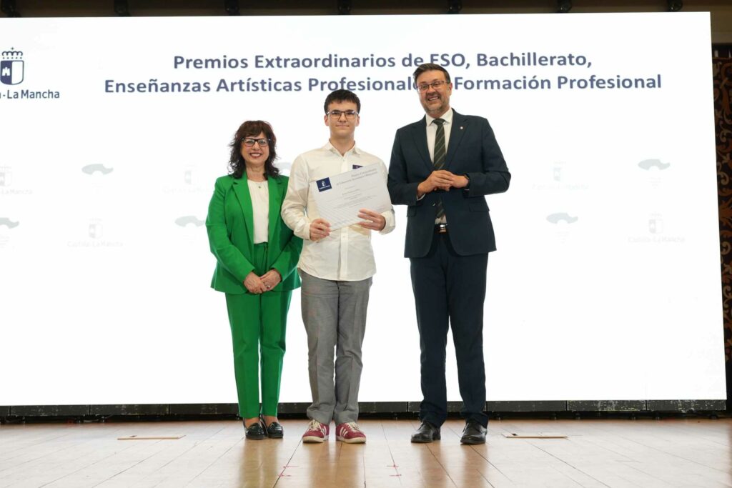 entrega de los premios extraordinarios de eso bachillerato enseanzas artsticas profesionales y formacin profesional 54961719306 o