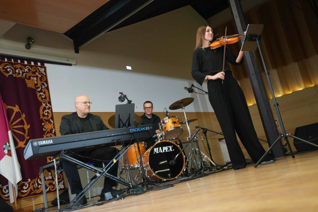 entrega de los premios extraordinarios de eso bachillerato enseanzas artsticas profesionales y formacin profesional 54961897333 o