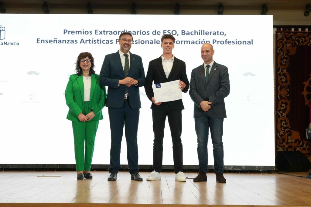 entrega de los premios extraordinarios de eso bachillerato enseanzas artsticas profesionales y formacin profesional 54961897343 o