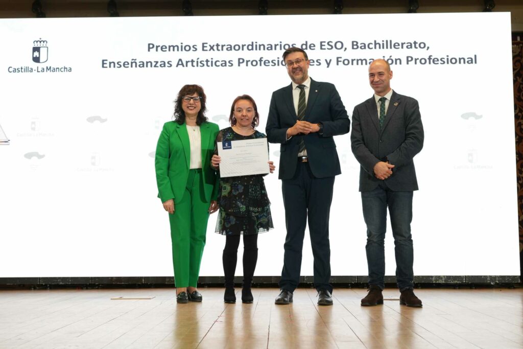 entrega de los premios extraordinarios de eso bachillerato enseanzas artsticas profesionales y formacin profesional 54962024930 o