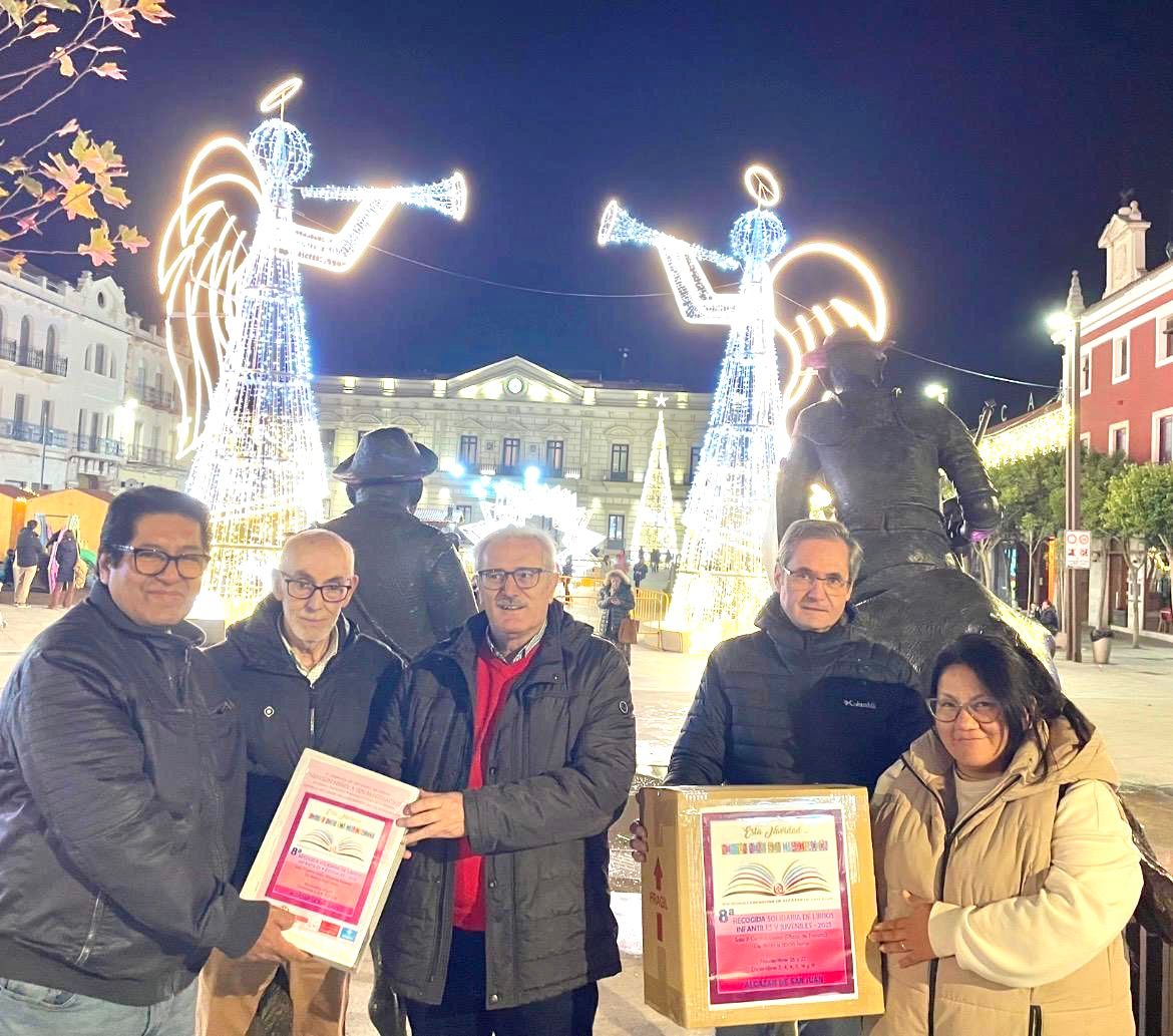 La Sociedad Cervantina de Alcázar entrega libros infantiles y juveniles a la Comunidad Hispanoamericana residente en Alcázar