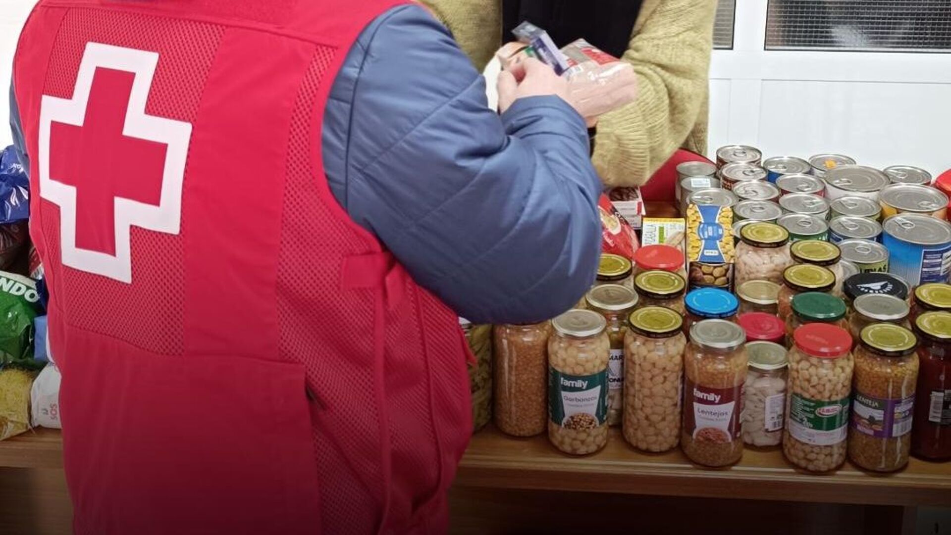 Juventudes Socialistas y PSOE de Tomelloso reparten las donaciones recogidas en la campaña benéfica del 23 de diciembre