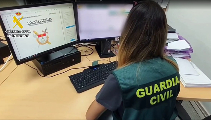 La Guardia Civil recomienda protegerse de posibles estafas en las compras online en estas Navidades