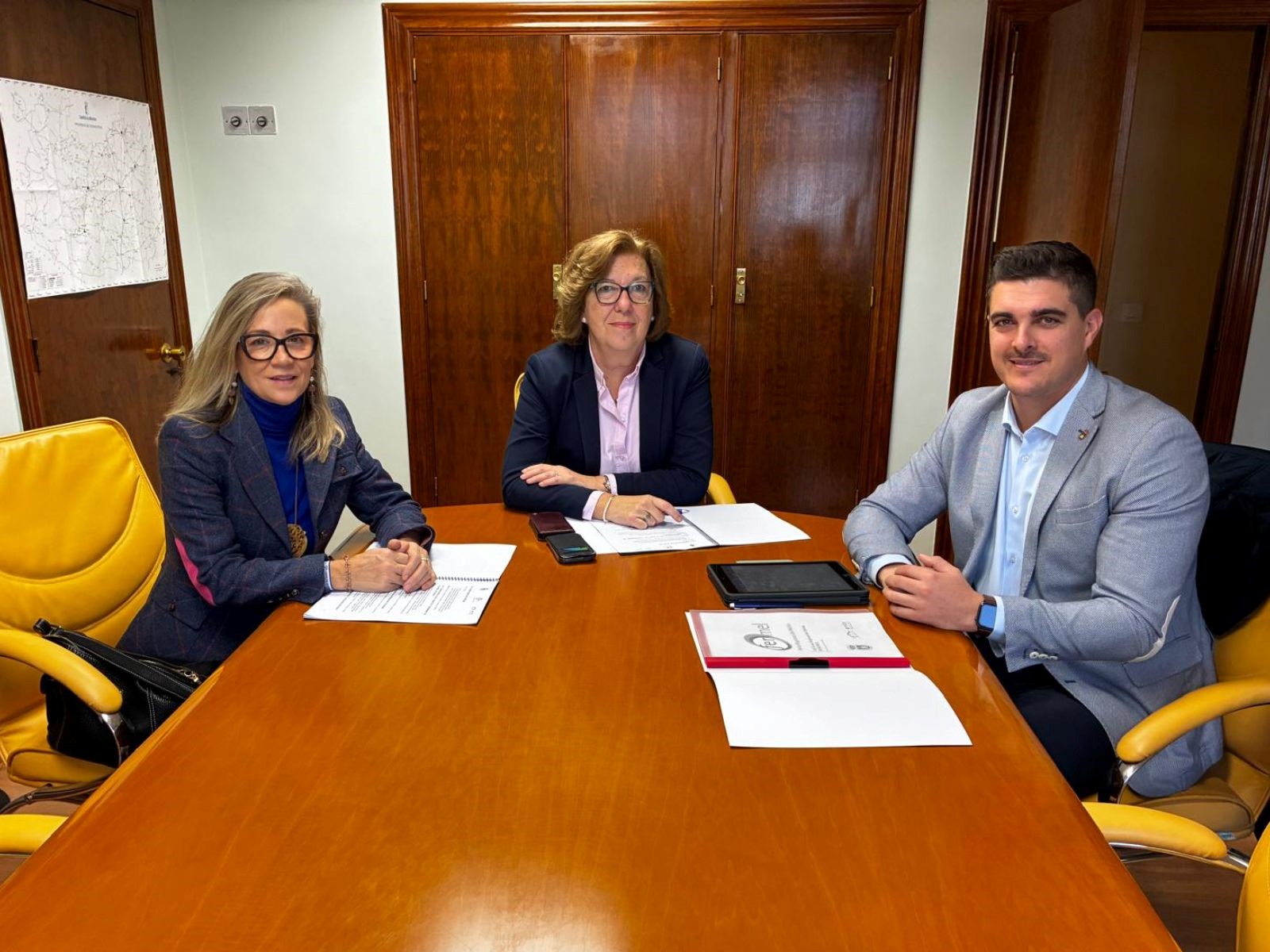 AMFAR y Ayuntamiento de Membrilla presentan la VII edición de FERIMEL a Amparo Bremard