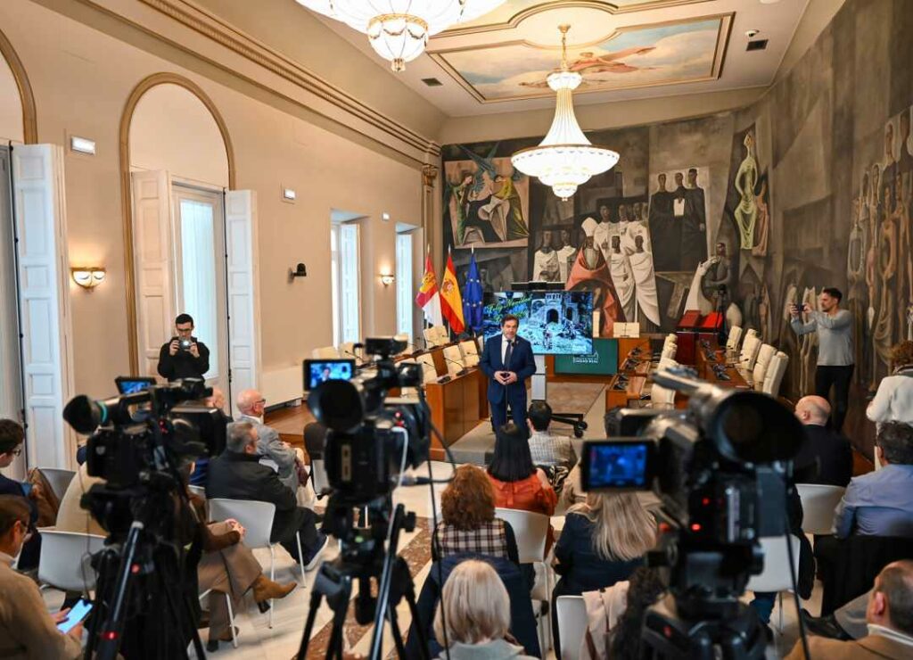 Valverde pide a los medios de comunicación mirar más allá de la capital y extender toda la cobertura mediática a todos los rincones de la provincia 4 gdipuytacion reunion medios de comunicacion 3