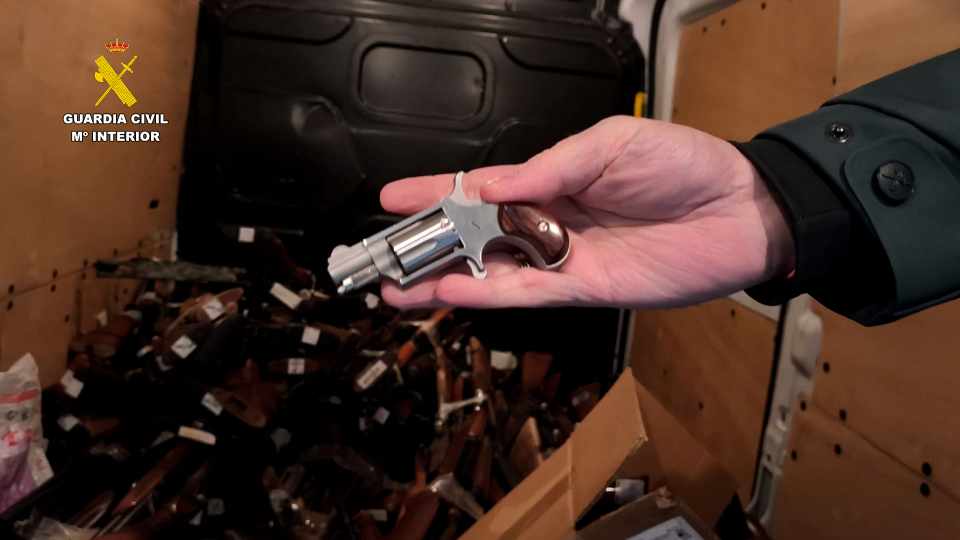 guardiacivilreduceachatarra 3