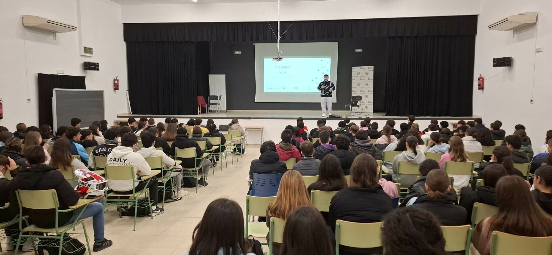 El IES Eladio Cabañero participa en el programa internacional “Experience AI” para educar sobre inteligencia artificial.