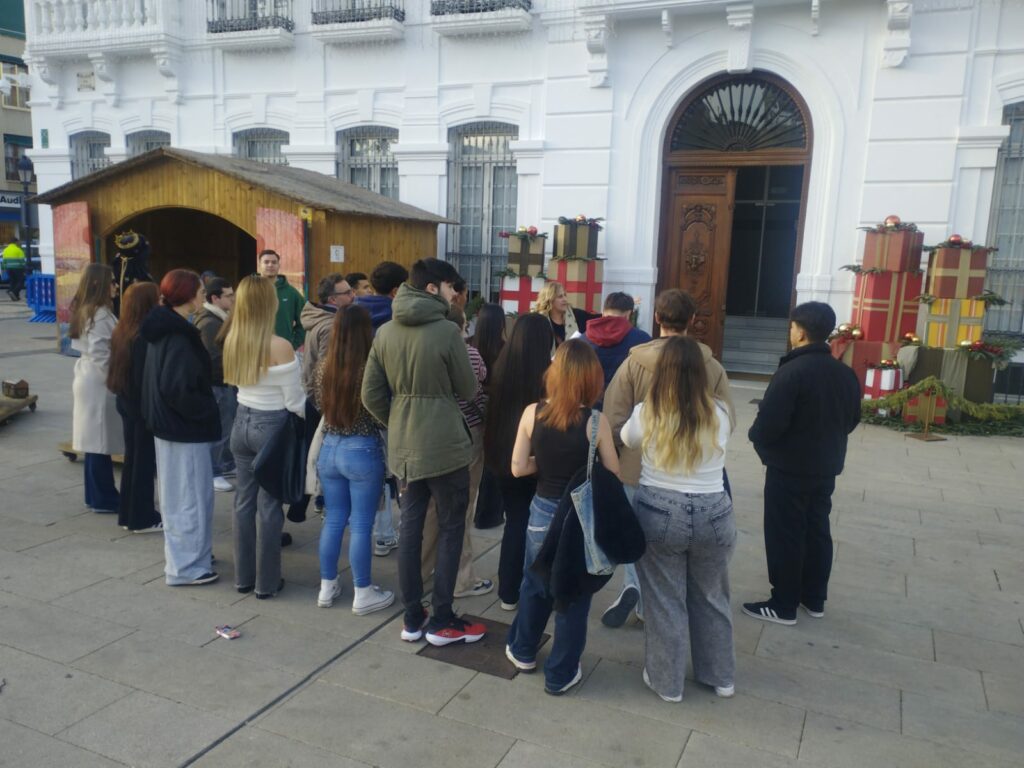 El IES Francisco García Pavón de Tomelloso lleva su Ciclo de Comercio Internacional al corazón del Ayuntamiento 3 El IES Francisco García Pavón de Tomelloso lleva su Ciclo de Comercio Internacional al corazón del Ayuntamiento