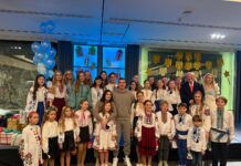 Andriy Lunin «para» la tristeza de la guerra: El portero del Real Madrid sorprende a 200 niños refugiados en la fiesta de San Nicolás de Fundación Madrina