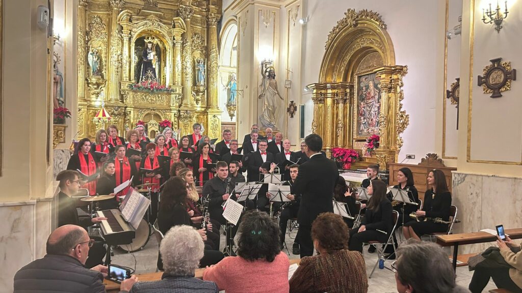 Lux Aeterna y la Coral de Urda unen sus voces y cierran el XVI Concierto de Navidad con un “Adeste Fideles” conjunto 3 luxaeterna urda 9