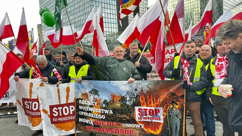 El campo español dice “basta” ante la UE: “No se nos puede pedir más sacrificios por menos” 11 manifestacion bruselas asaja 02