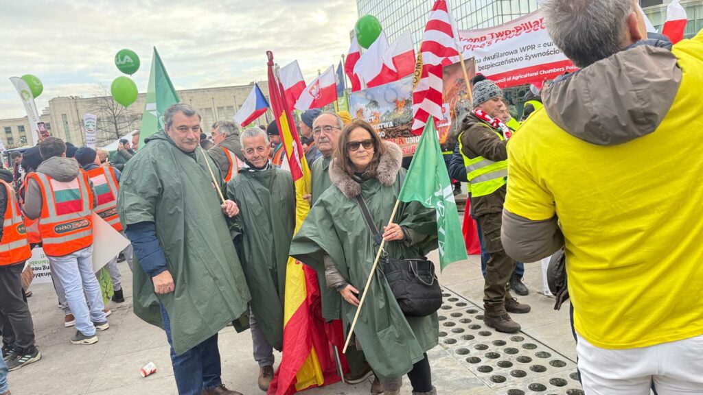 El campo español dice “basta” ante la UE: “No se nos puede pedir más sacrificios por menos” 13 manifestacion bruselas asaja 04