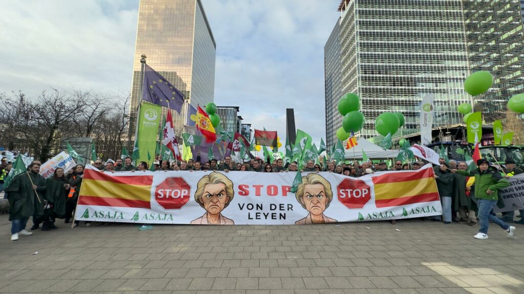 El campo español dice “basta” ante la UE: “No se nos puede pedir más sacrificios por menos” 14 manifestacion bruselas asaja 05