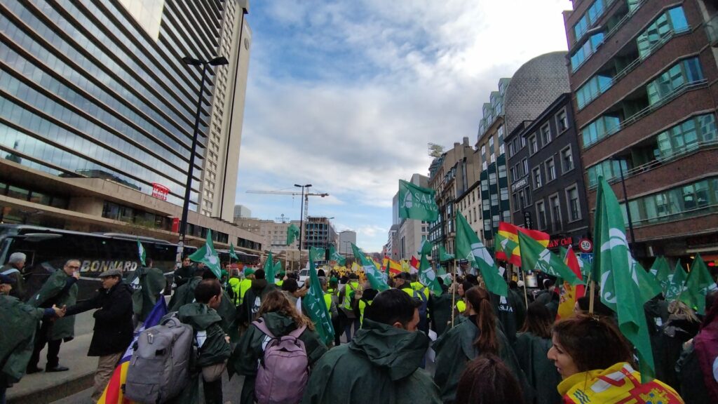 El campo español dice “basta” ante la UE: “No se nos puede pedir más sacrificios por menos” 19 manifestacion bruselas asaja 10
