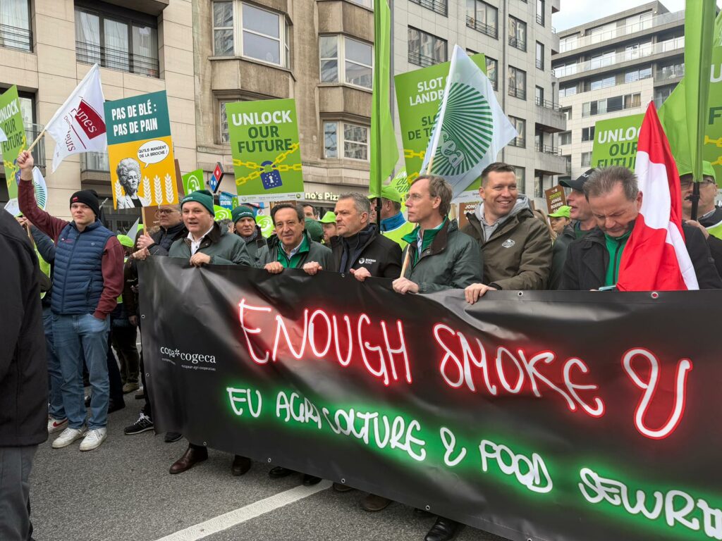 El campo español dice “basta” ante la UE: “No se nos puede pedir más sacrificios por menos” 1 manifestacion bruselas asaja 13