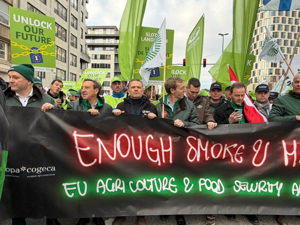 El campo español dice “basta” ante la UE: “No se nos puede pedir más sacrificios por menos” 2 manifestacion bruselas asaja 14