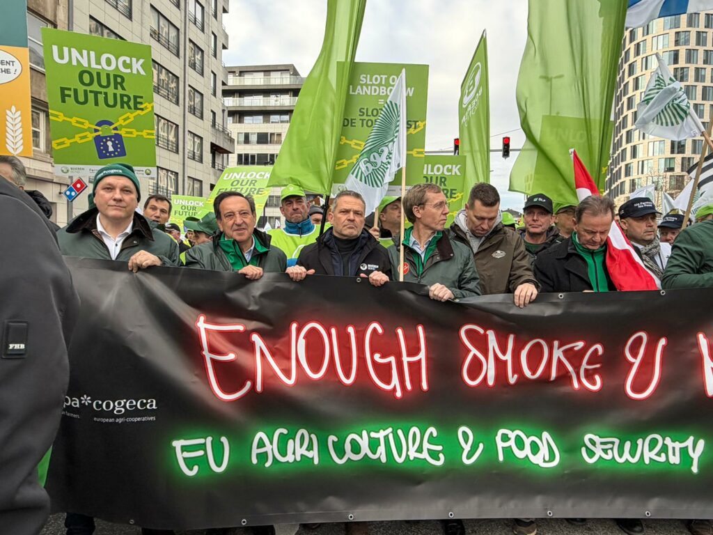 El campo español dice “basta” ante la UE: “No se nos puede pedir más sacrificios por menos” 3 manifestacion bruselas asaja 15