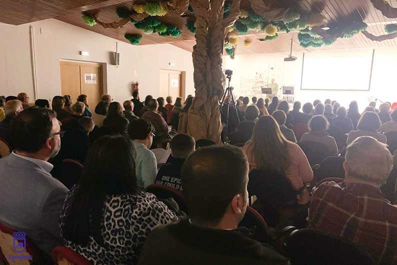 La Media Fanega rinde homenaje a Antonio Machado y Eladio Cabañero en la Biblioteca Municipal