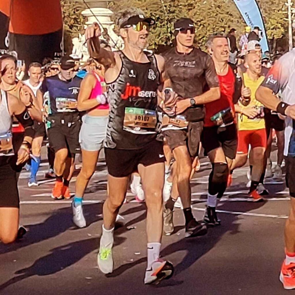 Del sacrificio al disfrute: Miguel Carlos González del JM Serna Seguros completa su 13º maratón y conquista de nuevo Valencia