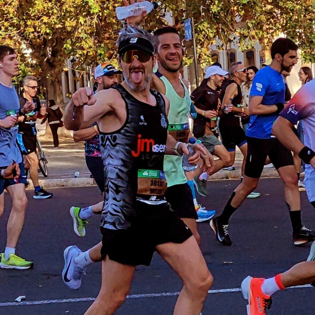 Del sacrificio al disfrute: Miguel Carlos González del JM Serna Seguros completa su 13º maratón y conquista de nuevo Valencia