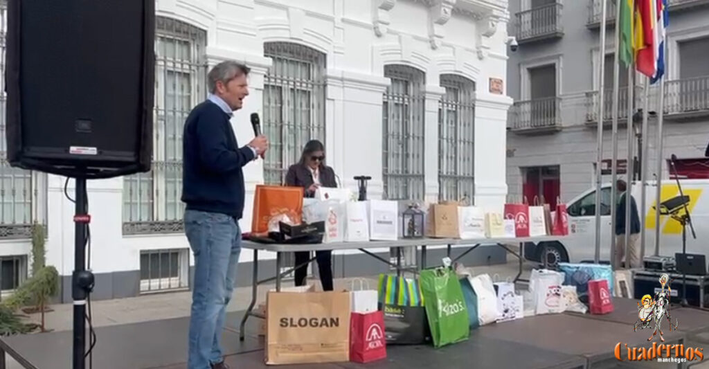 El “Mileurazo” de la AECT reparte tres premios de 1.000 euros y más de 70 regalos entre los clientes del comercio local 4 mileurazo ganadores 2025