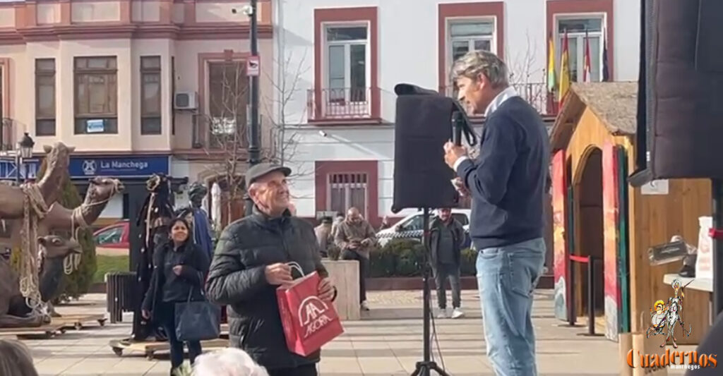 El “Mileurazo” de la AECT reparte tres premios de 1.000 euros y más de 70 regalos entre los clientes del comercio local 3 mileurazo ganadores 2025 2