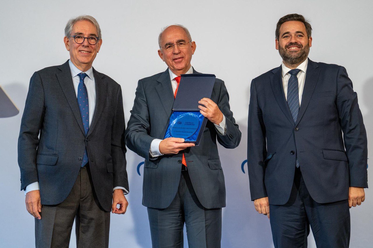 Núñez reivindica la vigencia, la fortaleza y la concordia de la Constitución, advirtiendo a Sánchez que el PP “no permitirá que siga erosionando la separación de poderes”