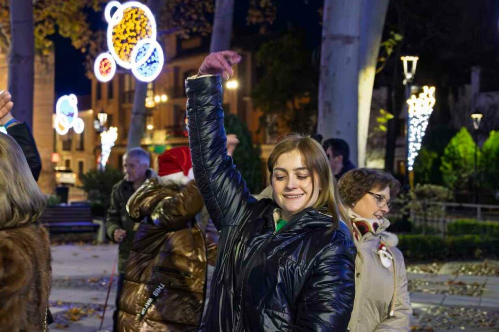 El Paseo Navideño en Argamasilla de Alba toma la Glorieta con árboles únicos hechos a mano y un mensaje común: Navidad para todos 16 paseonavideno navidad para todos 16