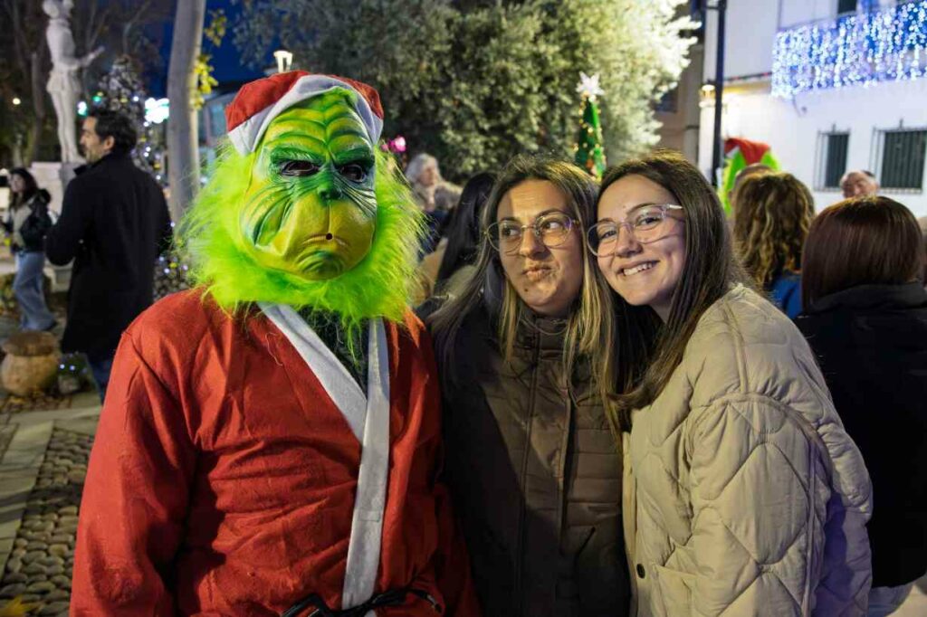 El Paseo Navideño en Argamasilla de Alba toma la Glorieta con árboles únicos hechos a mano y un mensaje común: Navidad para todos 2 paseonavideno navidad para todos 2