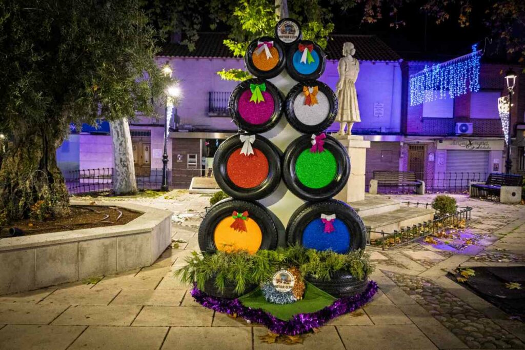 El Paseo Navideño en Argamasilla de Alba toma la Glorieta con árboles únicos hechos a mano y un mensaje común: Navidad para todos 20 paseonavideno navidad para todos 20