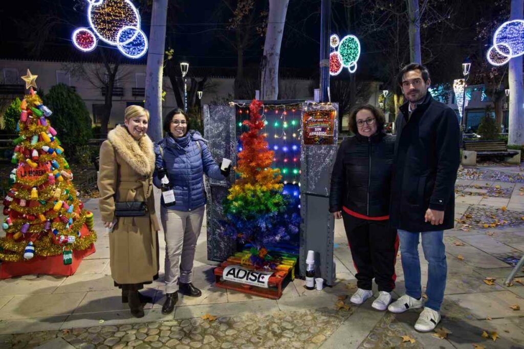 El Paseo Navideño en Argamasilla de Alba toma la Glorieta con árboles únicos hechos a mano y un mensaje común: Navidad para todos 21 paseonavideno navidad para todos 21