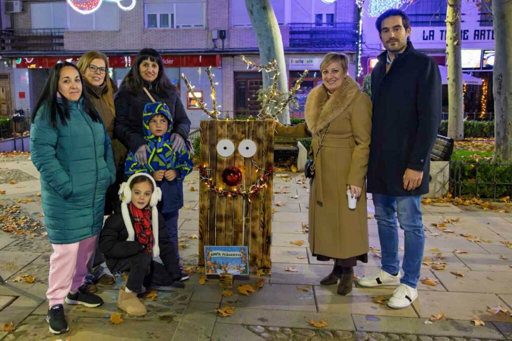 El Paseo Navideño en Argamasilla de Alba toma la Glorieta con árboles únicos hechos a mano y un mensaje común: Navidad para todos 24 paseonavideno navidad para todos 24