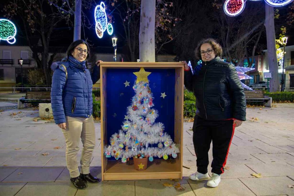 El Paseo Navideño en Argamasilla de Alba toma la Glorieta con árboles únicos hechos a mano y un mensaje común: Navidad para todos 30 paseonavideno navidad para todos 30