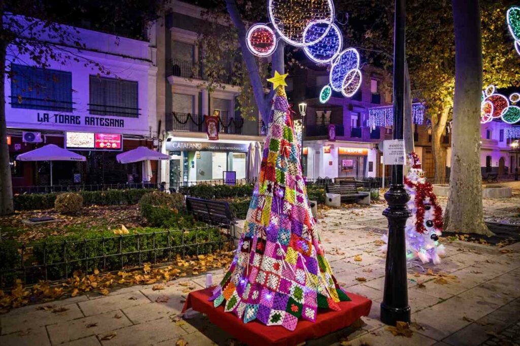 El Paseo Navideño en Argamasilla de Alba toma la Glorieta con árboles únicos hechos a mano y un mensaje común: Navidad para todos 40 paseonavideno navidad para todos 40