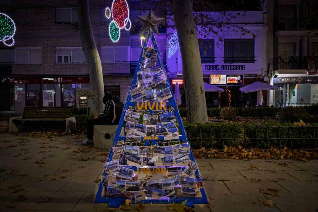 El Paseo Navideño en Argamasilla de Alba toma la Glorieta con árboles únicos hechos a mano y un mensaje común: Navidad para todos 41 paseonavideno navidad para todos 41